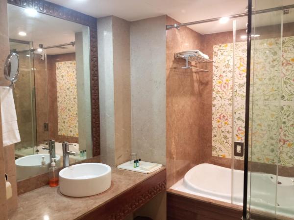 The Manohar Hyderabad : photo 2 de la chambre suite de luxe