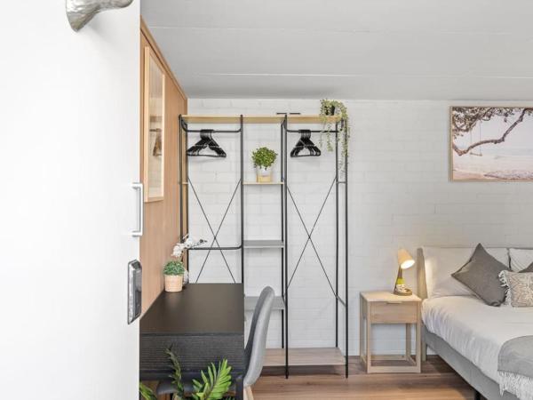 Detached Private Double Room - Centrally Located - Shared Bathroom : photo 7 de la chambre chambre double avec salle de bains commune