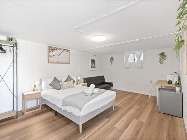 Detached Private Double Room - Centrally Located - Shared Bathroom : photo 8 de la chambre chambre double avec salle de bains commune