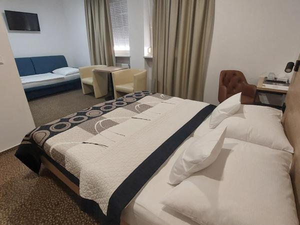 Hotel Avion : photo 1 de la chambre chambre triple