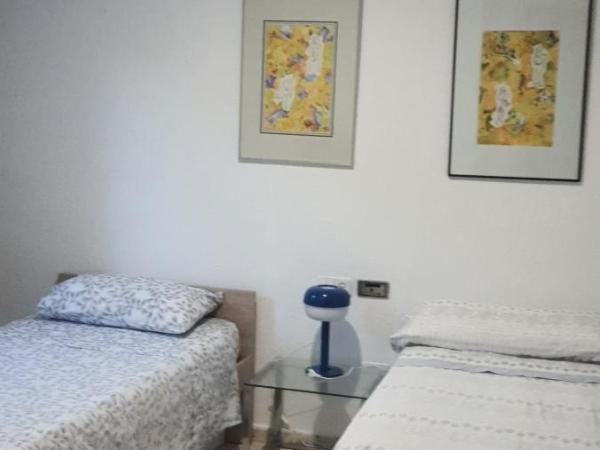 Uc Villa : photo 3 de la chambre chambre double avec salle de bains commune