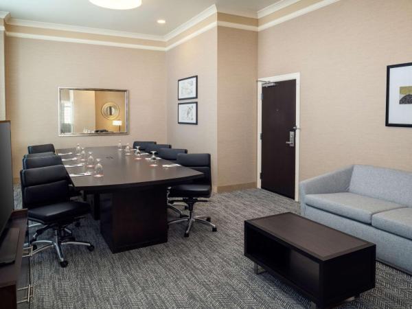 Embassy Suites Saint Louis - Downtown : photo 3 de la chambre chambre affaires exécutive avec lit king-size - non-fumeurs