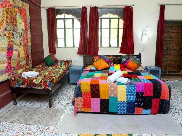 Jodhpur Heritage Haveli Guest House : photo 5 de la chambre king room fort view with balcony