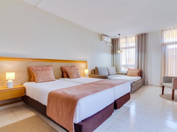 Auramar Beach Resort : photo 1 de la chambre chambre lits jumeaux (2 adultes + 1 enfant)