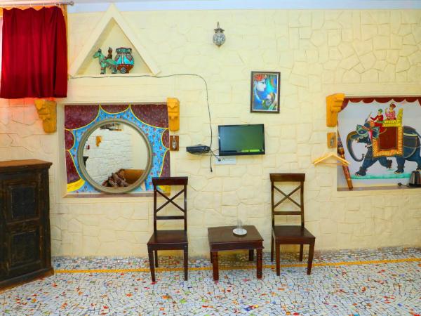 Jodhpur Heritage Haveli Guest House : photo 6 de la chambre king room fort view with balcony
