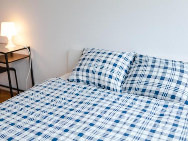 LoftMe Houses Hostel : photo 2 de la chambre chambre double avec balcon