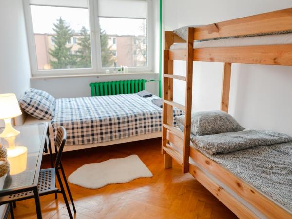 LoftMe Houses Hostel : photo 4 de la chambre chambre quadruple avec salle de bains commune