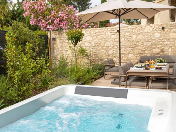 Le Vallon de Valrugues & Spa : photo 4 de la chambre suite avec jacuzzi