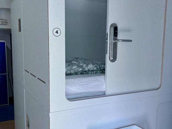 WOT Lisbon Nomad : photo 3 de la chambre bed in 4-bed mixed capsule dorm with balcony