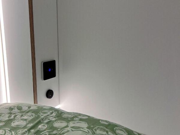 WOT Lisbon Nomad : photo 2 de la chambre bed in 4-bed mixed capsule dorm with balcony