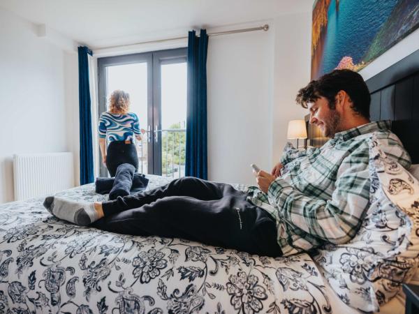 Snoozles Galway City Centre : photo 2 de la chambre chambre double avec salle de bains privative