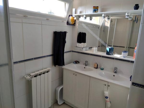 Gde chambre meublée indépendante, Sde-WC, pause déj' : photo 5 de la chambre chambre double avec salle de bains privative