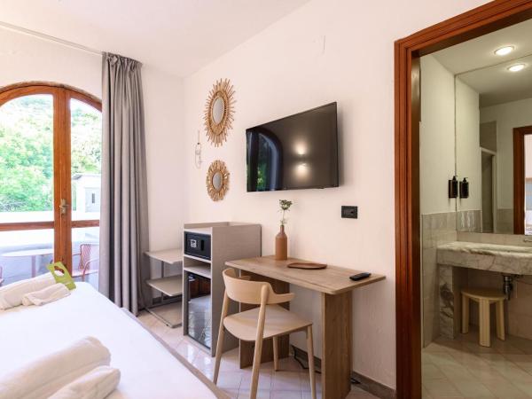 B&B HOTEL Ischia San Nicola : photo 1 de la chambre chambre double