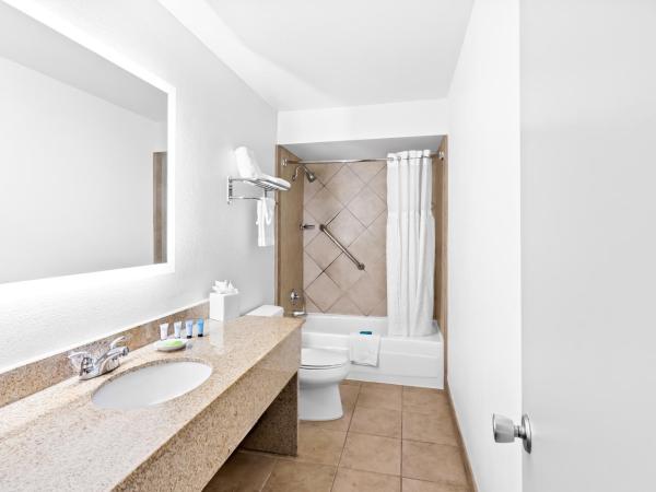 Red Lion Hotel Portland Airport : photo 4 de la chambre chambre lit king-size standard