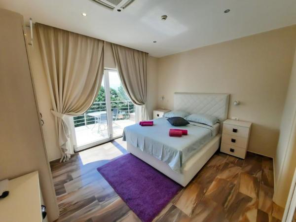 Guest House Manuela : photo 1 de la chambre chambre double deluxe avec balcon - vue sur mer