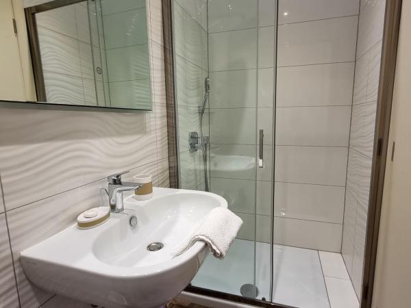 Guest House Manuela : photo 10 de la chambre chambre double deluxe avec balcon - vue sur mer