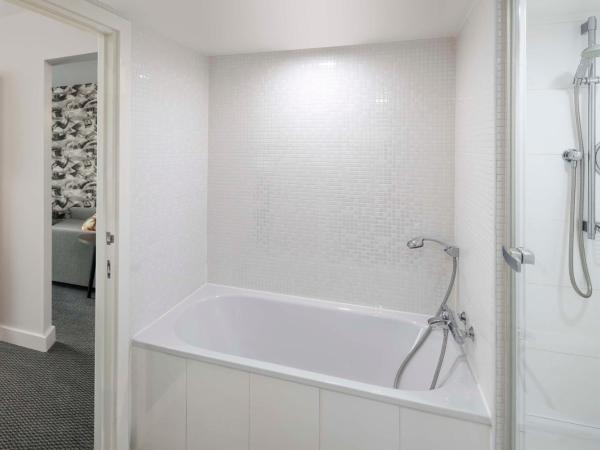 DoubleTree by Hilton Manchester Piccadilly : photo 4 de la chambre king city suite with sofa bed