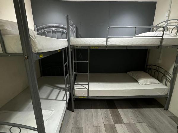 Snooze Inn @Dunlop Street : photo 5 de la chambre chambre familiale (4 adultes) avec salle de bains privative