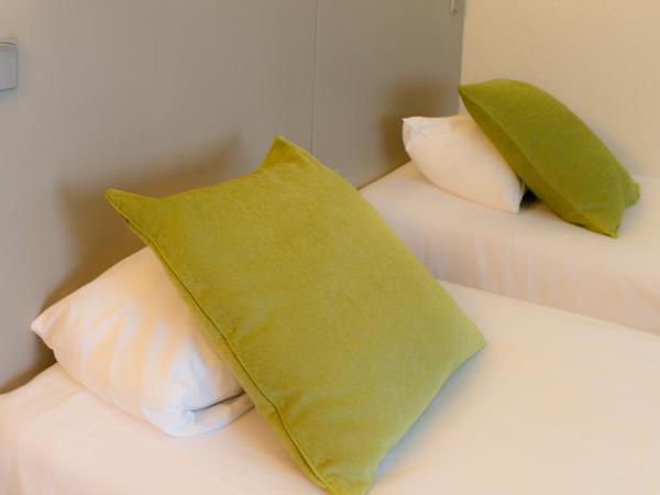 Hotel inn Design Laval : photo 7 de la chambre chambre lits jumeaux