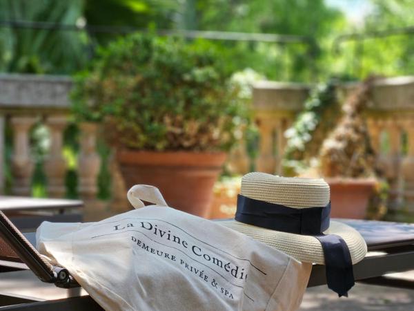 La Divine Comédie-Suites Deluxe : photo 10 de la chambre suite avec terrasse - vue sur jardin