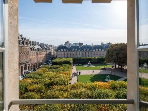 Cour des Vosges - Evok Collection : photo 3 de la chambre suite junior