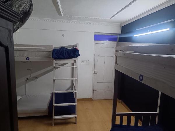 Xhostel hostel : photo 5 de la chambre dortoir pour femmes 4 lits