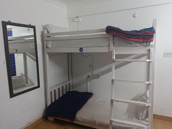 Xhostel hostel : photo 2 de la chambre dortoir pour femmes 4 lits