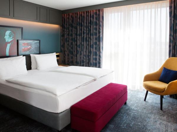 Holiday Inn - Hamburg - HafenCity, an IHG Hotel : photo 3 de la chambre suite lit queen-size