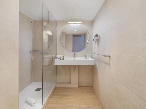 Hôtel Le Méditerranée : photo 2 de la chambre chambre simple