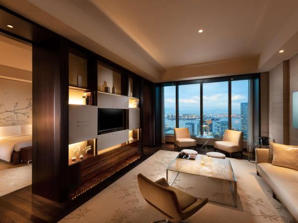 Conrad Tokyo : photo 6 de la chambre suite lit king-size de luxe - vue sur baie