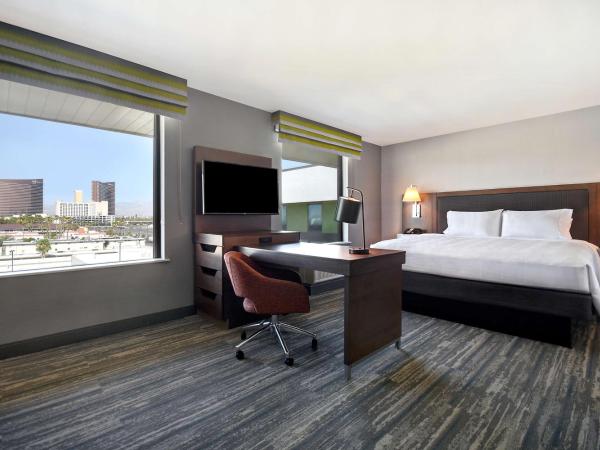 Hampton Inn & Suites Las Vegas Convention Center - No Resort Fee : photo 7 de la chambre suite studio lit king-size - non-fumeurs