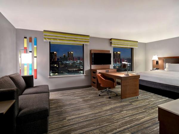 Hampton Inn & Suites Las Vegas Convention Center - No Resort Fee : photo 8 de la chambre suite studio lit king-size - non-fumeurs