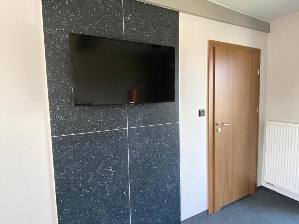 E-Hotel Łódź : photo 4 de la chambre suite deluxe avec lit king-size