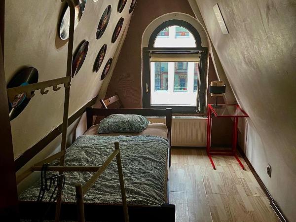 B&B Hostel 49 : photo 1 de la chambre chambre simple avec salle de bains commune