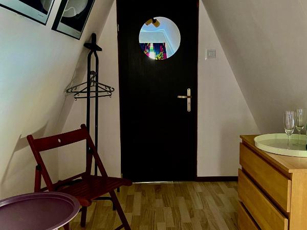 B&B Hostel 49 : photo 1 de la chambre petite chambre double