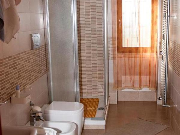 B&B S Home : photo 6 de la chambre chambre quadruple Économique avec salle de bains commune