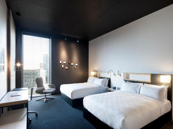 Alt Hotel Winnipeg : photo 1 de la chambre chambre avec 2 lits queen-size