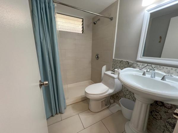 Waikiki Beachside Hostel : photo 3 de la chambre lit dans un dortoir mixte de 6 lits avec cuisine