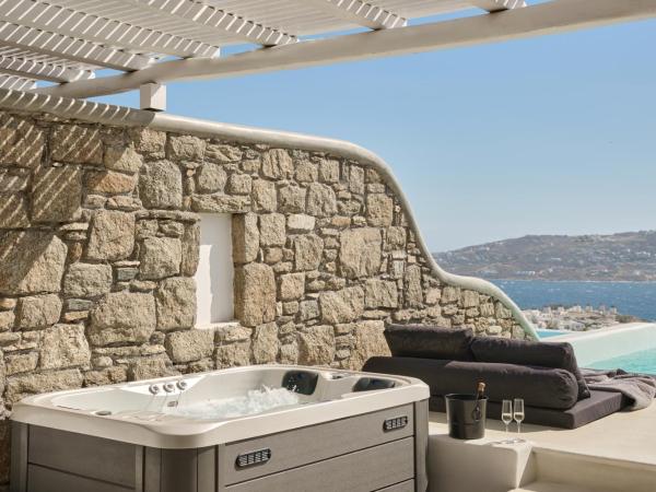 Olvos Luxury Suites Mykonos : photo 1 de la chambre superior suite with sea view (delos)