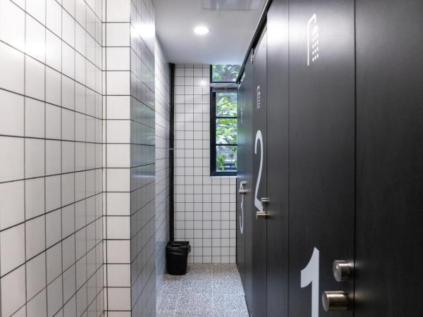 Chongqing Desti Youth Park Hostel People's Liberation Monument : photo 8 de la chambre bed in 6-beds male dormitory room