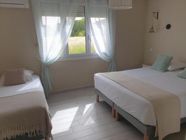 Le Mas des Quintrands Manosque - Motel de charme : photo 7 de la chambre chambre triple confort
