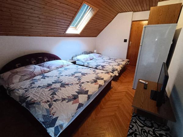 Szuzanna Fenyves Panzió : photo 2 de la chambre chambre exécutive avec 2 lits queen-size 