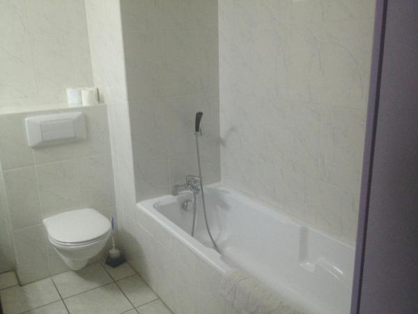 Hotel Le Strasbourg : photo 9 de la chambre chambre double