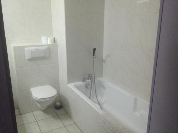 Hotel Le Strasbourg : photo 6 de la chambre chambre triple