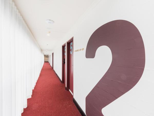 Statesman Hotel : photo 5 de la chambre queen sofa with balcony room