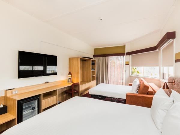 Statesman Hotel : photo 3 de la chambre queen sofa with balcony room