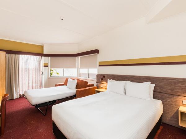 Statesman Hotel : photo 4 de la chambre queen sofa with balcony room