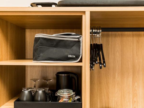 Statesman Hotel : photo 4 de la chambre chambre lit queen-size avec balcon