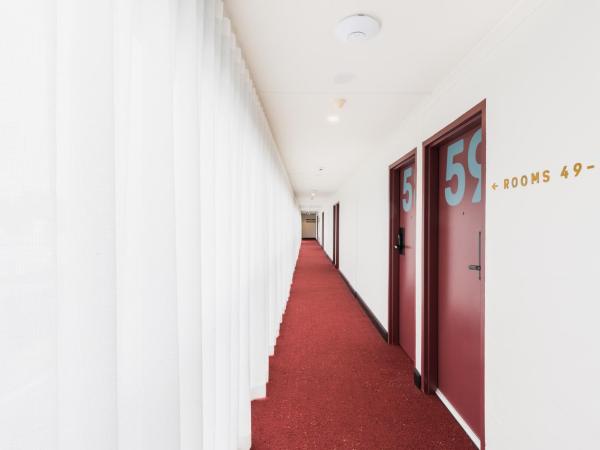 Statesman Hotel : photo 6 de la chambre queen sofa with balcony room