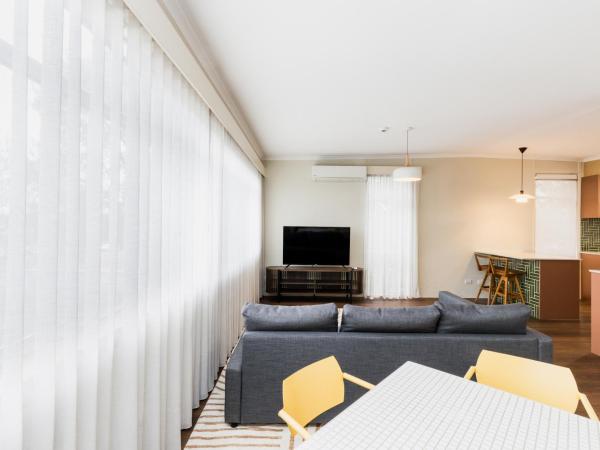 Statesman Hotel : photo 4 de la chambre cabinet queen and sofa